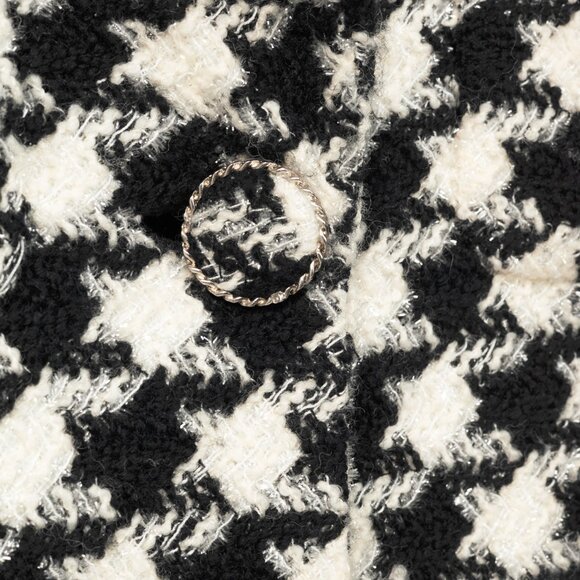 Chanel AW/19 Runway White & Black Houndstooth Wool-Tweed Coat - Picture 10 of 16